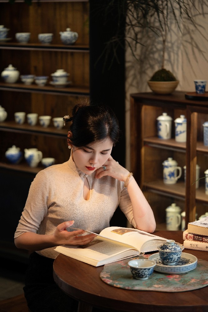 小桥窑主理人张彩云受邀参加江西卫视《2024中国礼陶瓷季》