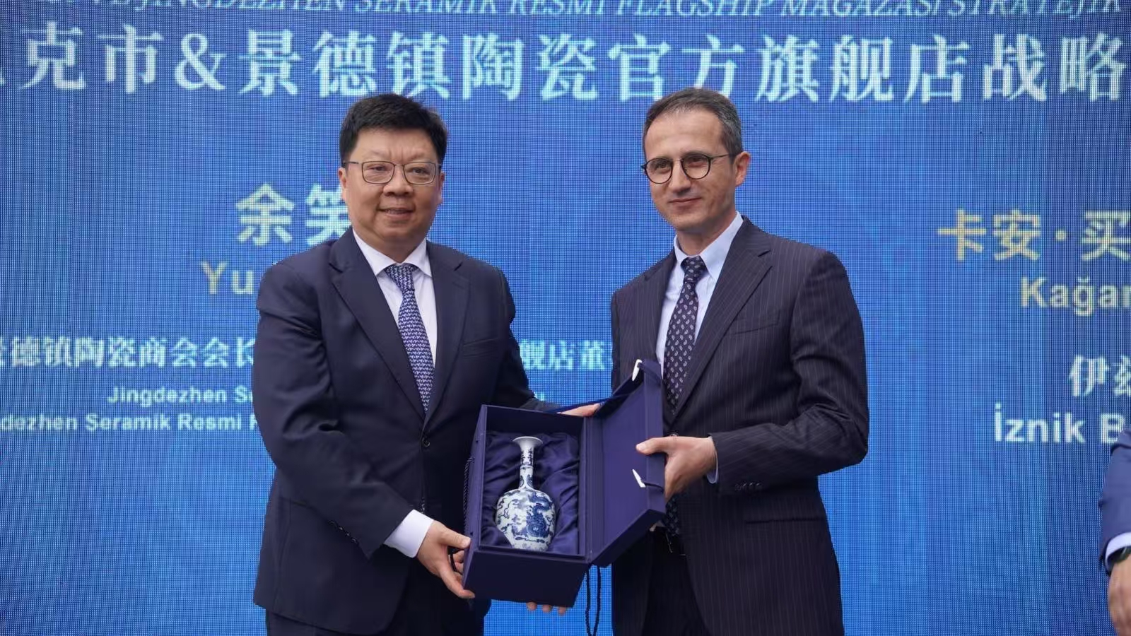 景德镇赠送给土耳其两份青花瓷国礼 续写两国瓷都百年友谊新篇章(图4)