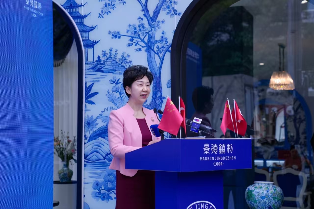 景德镇赠送给土耳其两份青花瓷国礼 续写两国瓷都百年友谊新篇章(图2)