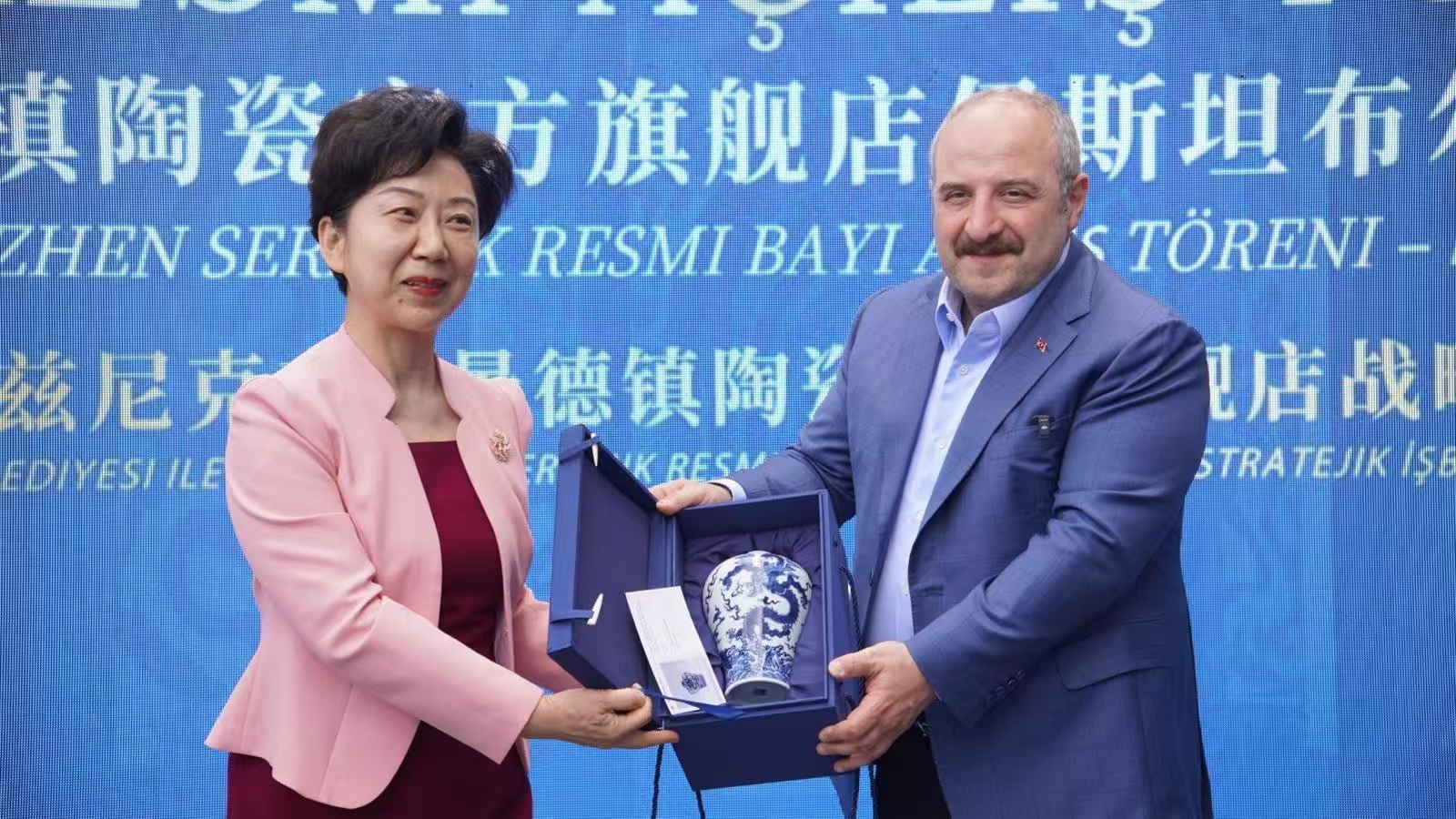 景德镇赠送给土耳其两份青花瓷国礼 续写两国瓷都百年友谊新篇章(图3)